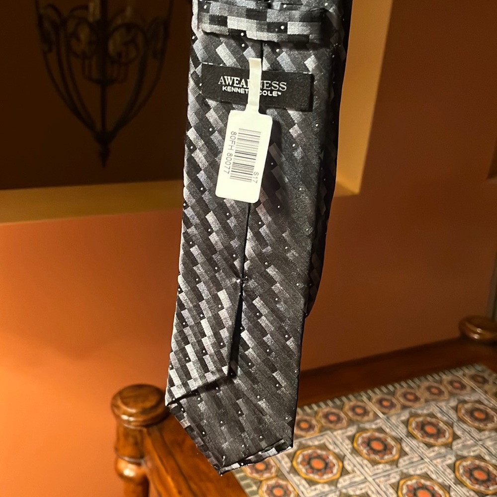 Kenneth Cole Awearness Silk Tie
